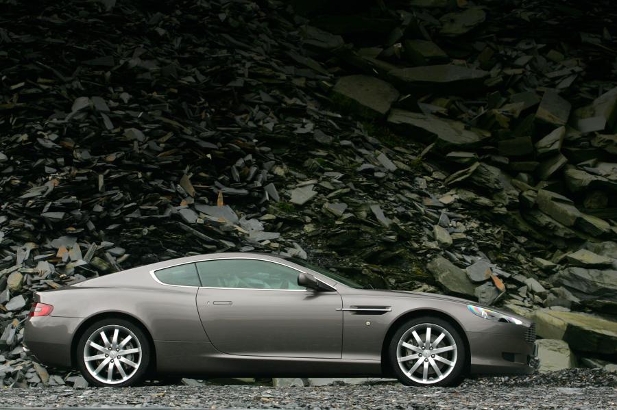  Aston Martin DB9 2004 года  (UK) (фото 7 из 24)